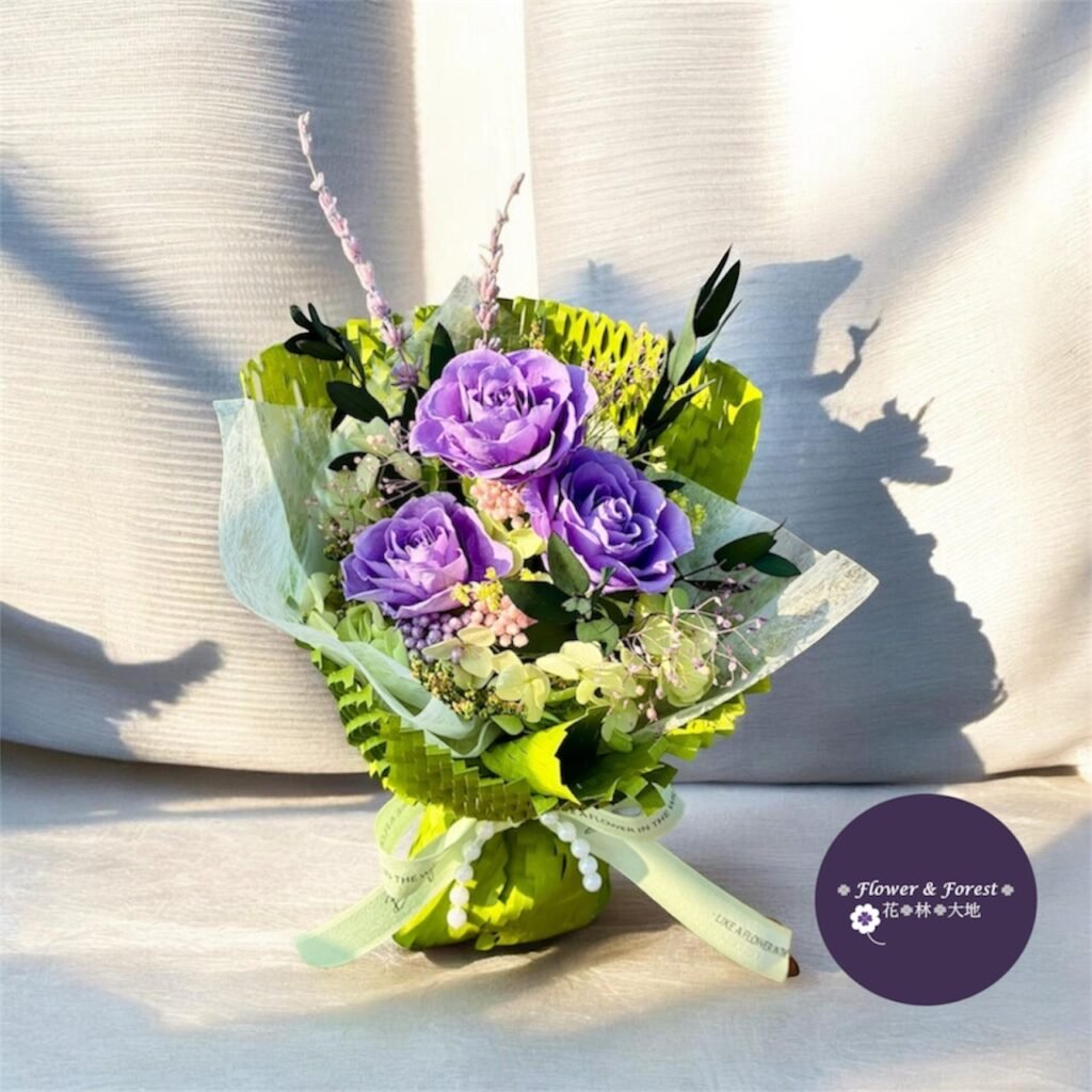 Petite Tote Romance Preserved Bouquet
